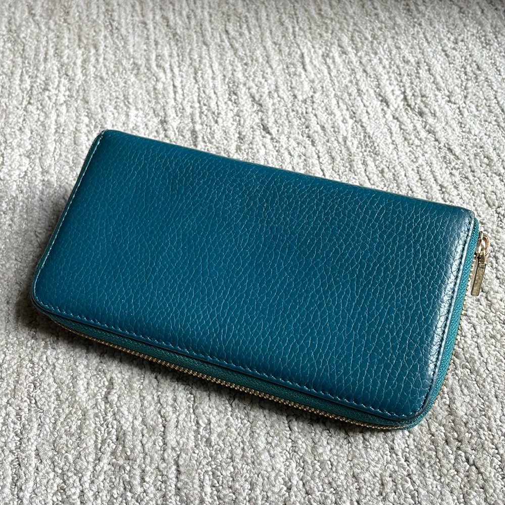 Cuyana classic zip around wallet